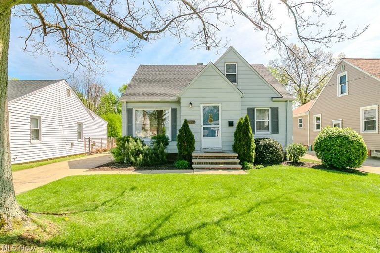 1297 Lander Road, Mayfield Heights, OH - Photo 2