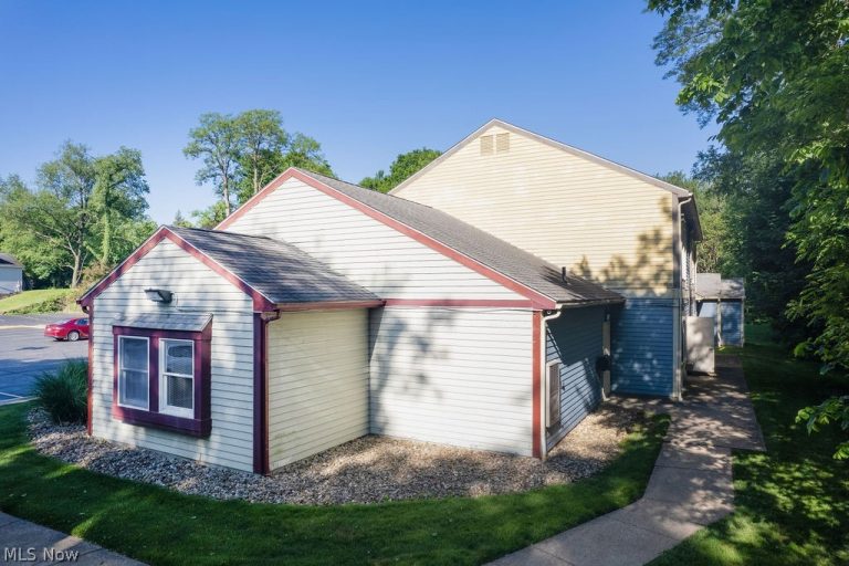 30 Munroe Falls Avenue, Munroe Falls, OH - Photo 8
