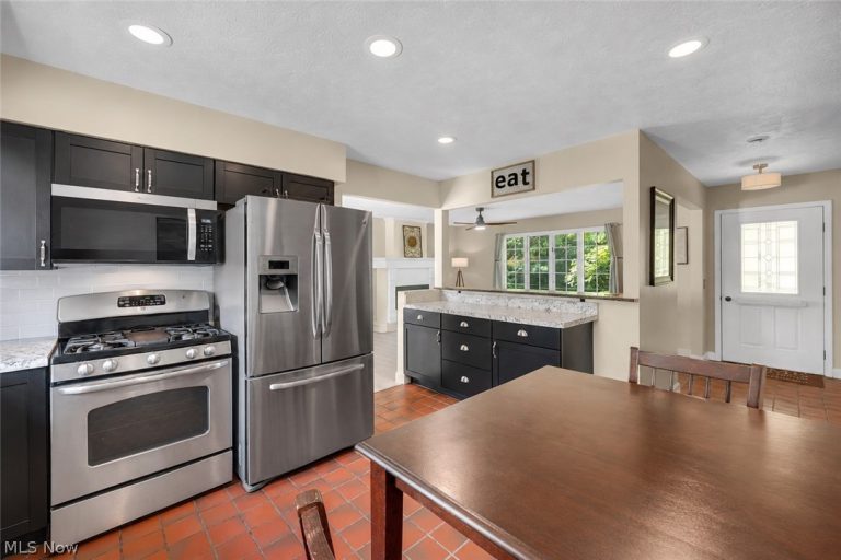 1070 Congress Lake Road, Mogadore, OH - Photo 3