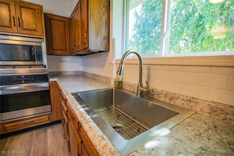 740 Mary Street, Belpre, OH - Photo 6