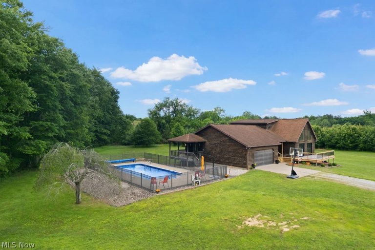 201 Country Lane, Walker, WV - Photo 3