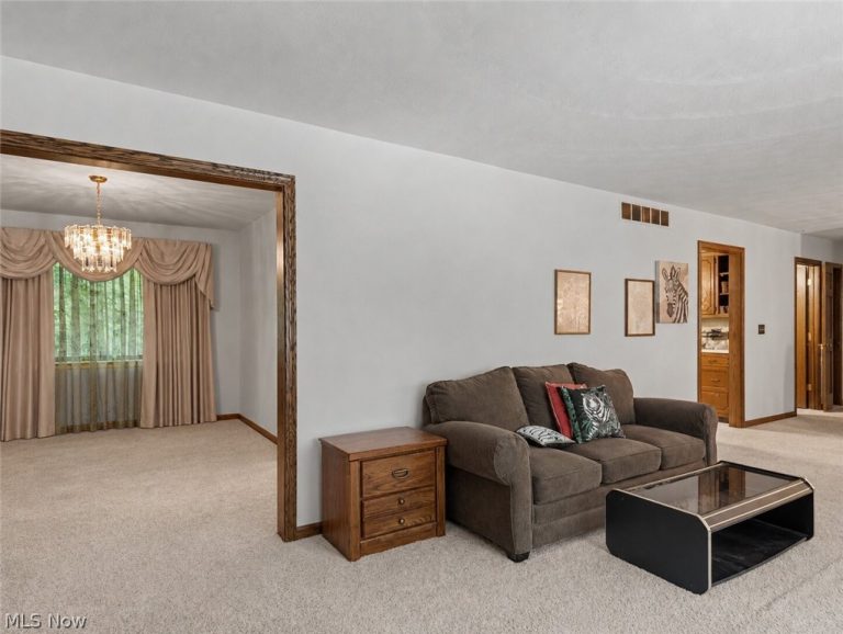 3856 Moonglo Street, Uniontown, OH - Photo 8