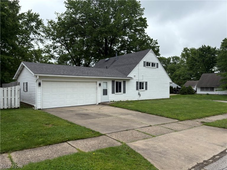2300 Giffels Drive, Cuyahoga Falls, OH - Photo 2