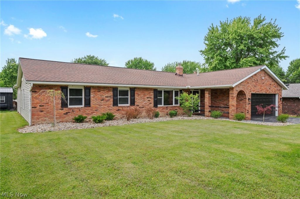19474 Benbow Road, Strongsville, OH