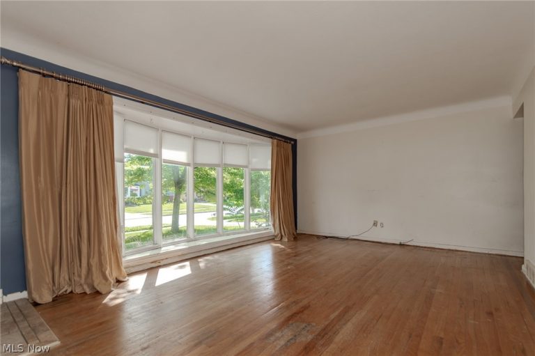 1562 Empire Road, Wickliffe, OH - Photo 4
