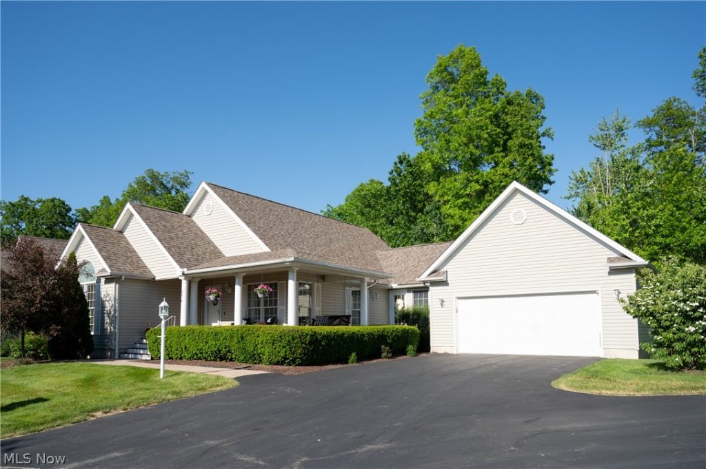5216 Nashua Drive, Austintown, OH