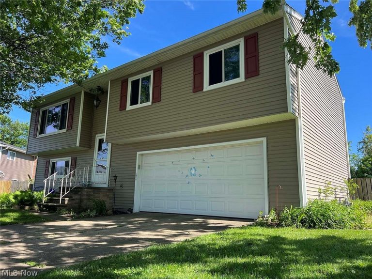 4060 Tudor Avenue, Brunswick, OH - Photo 2