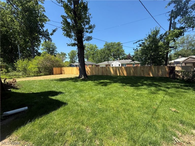 1924 Miriam Avenue, Avon, OH - Photo 2