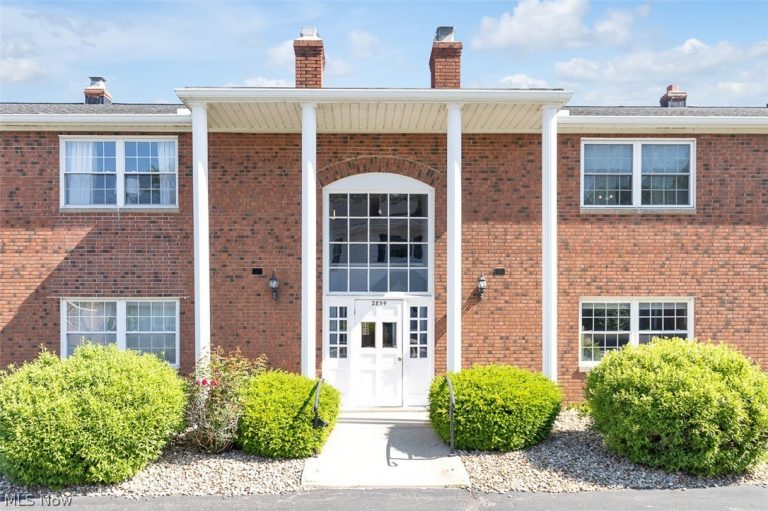 2854 Pease Drive #203S, Rocky River, OH, 44116