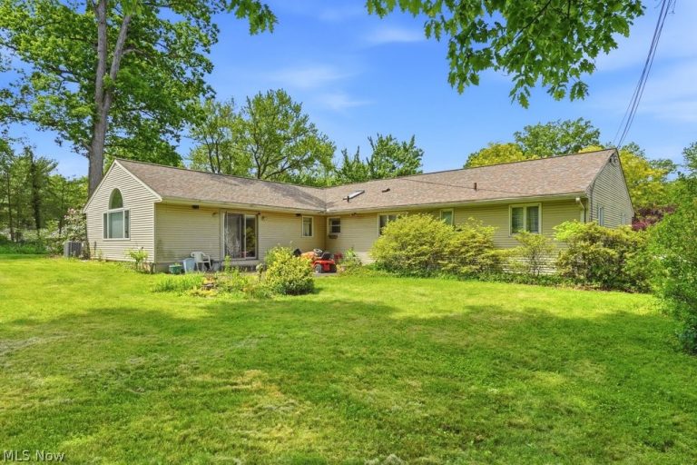 189 Pembroke Road, Akron, OH - Photo 2