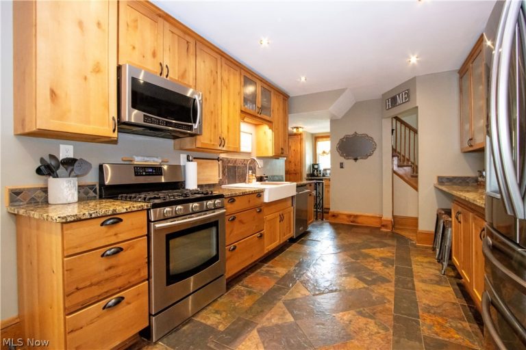 4035 Brookside Court, Norton, OH - Photo 8
