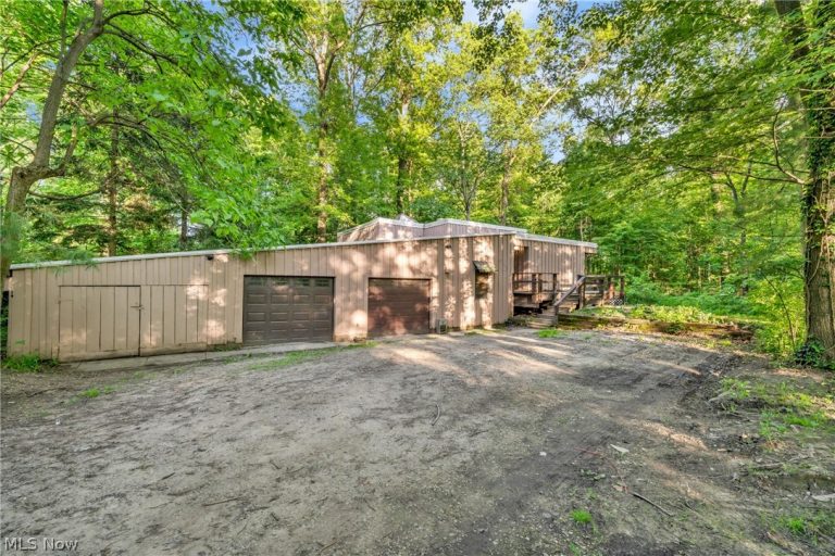 2680 Stubbins Road, Brecksville, OH - Photo 2