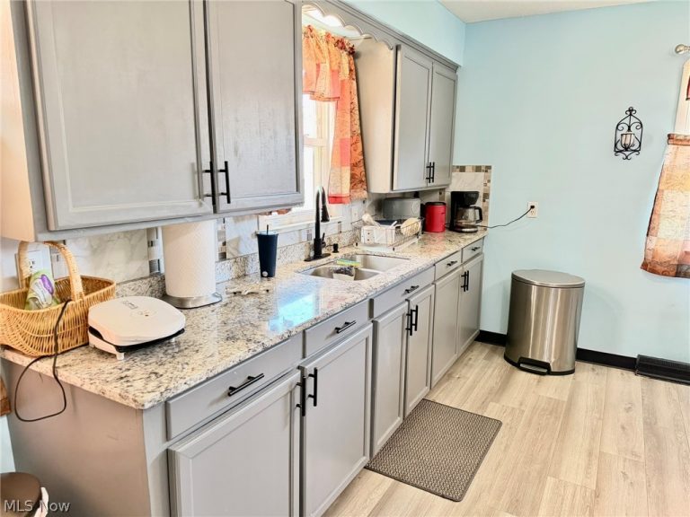 6706 Gilbert Avenue, Parma, OH - Photo 5