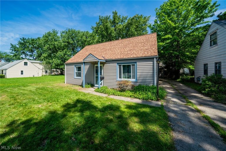 23861 Colbourne, Euclid, OH - Photo 2