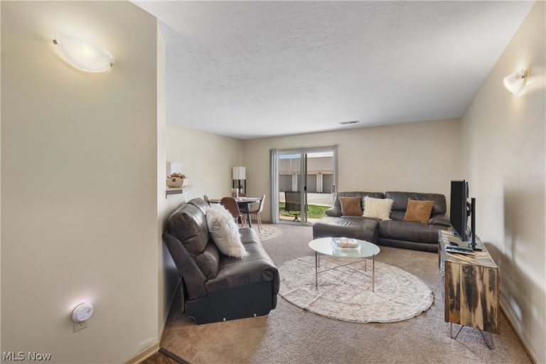 1456 Buckingham Gate A Boulevard, Cuyahoga Falls, OH - Photo 8