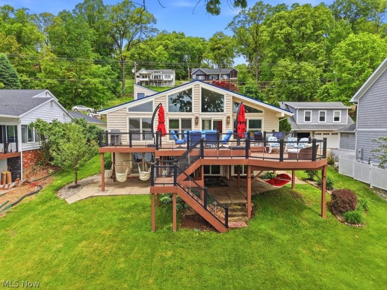 28 Mohawk Drive, Malvern, OH, 44644