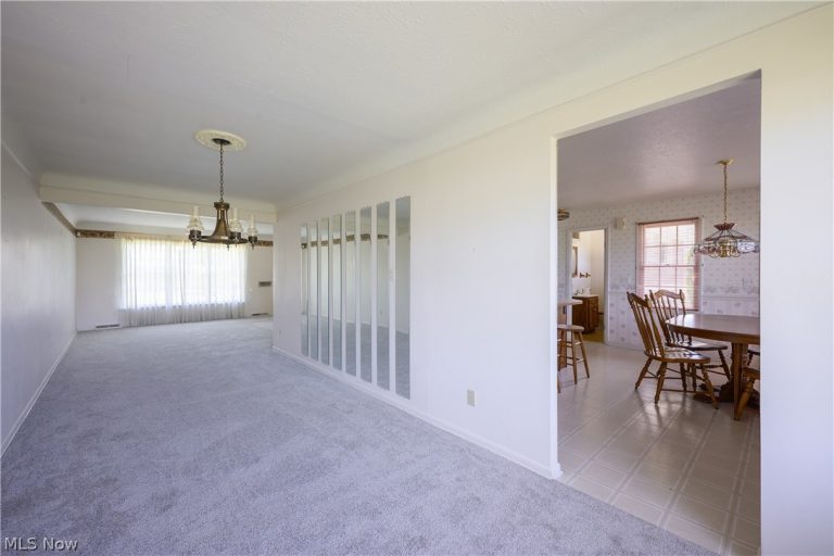 651 Parkleigh Drive, Seven Hills, OH - Photo 8
