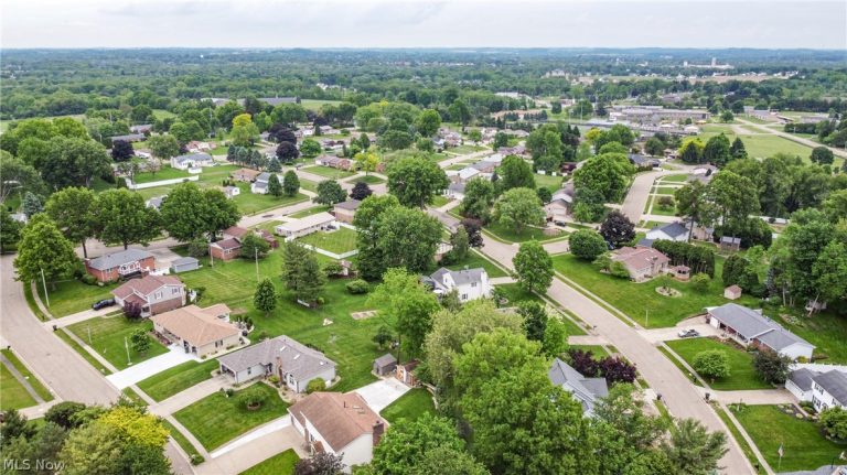 2411 Otterbin Street, Louisville, OH - Photo 4