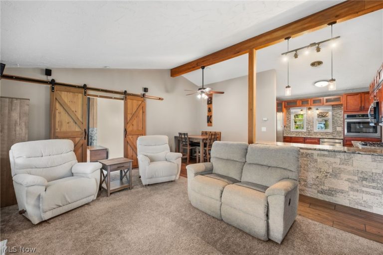 8498 Hallnorth Drive, Mentor, OH - Photo 6