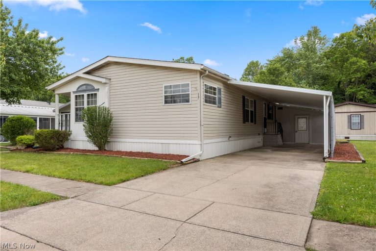 17 Schuberts Alley, Olmsted Twp, OH - Photo 4