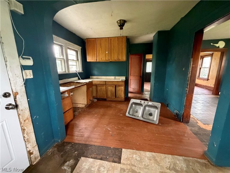 235 Iddings Avenue, Warren, OH - Photo 3