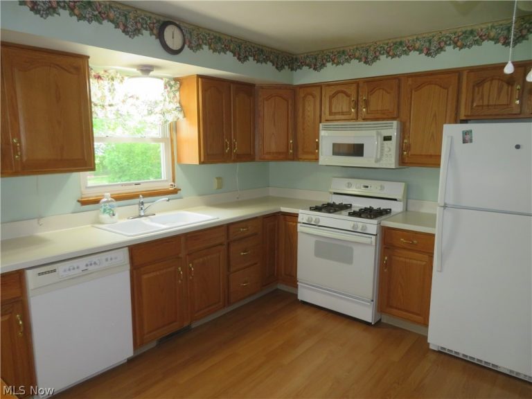 34042 Luanne Drive, North Ridgeville, OH - Photo 8