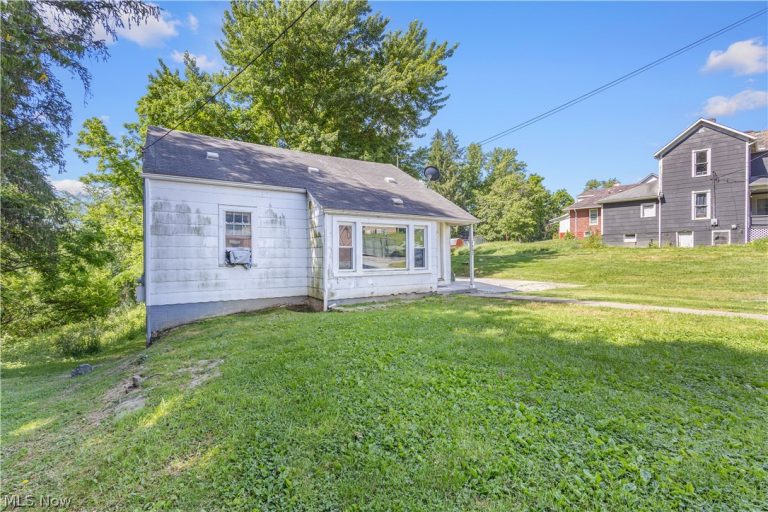 1402 Wheeling Avenue, Cambridge, OH - Photo 3