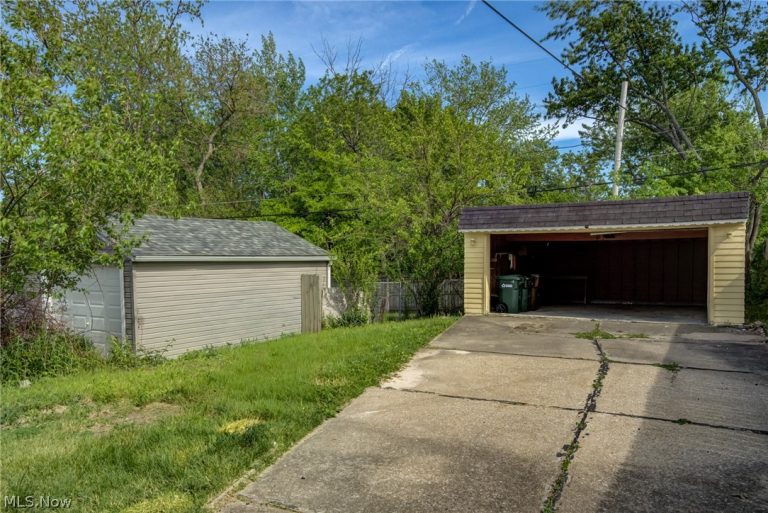 4407 Woodway Avenue, Parma, OH - Photo 5