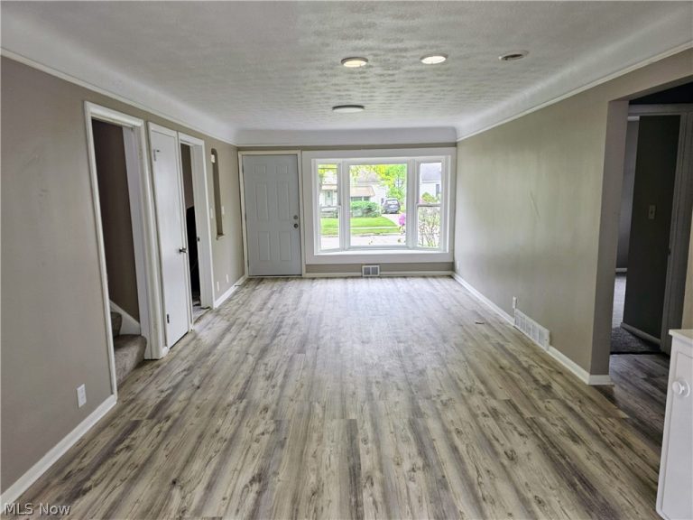 13508 Oakview Boulevard, Garfield Heights, OH - Photo 4