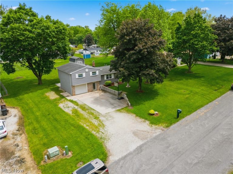 8572 Greenmeadow Avenue, Canal Fulton, OH - Photo 5