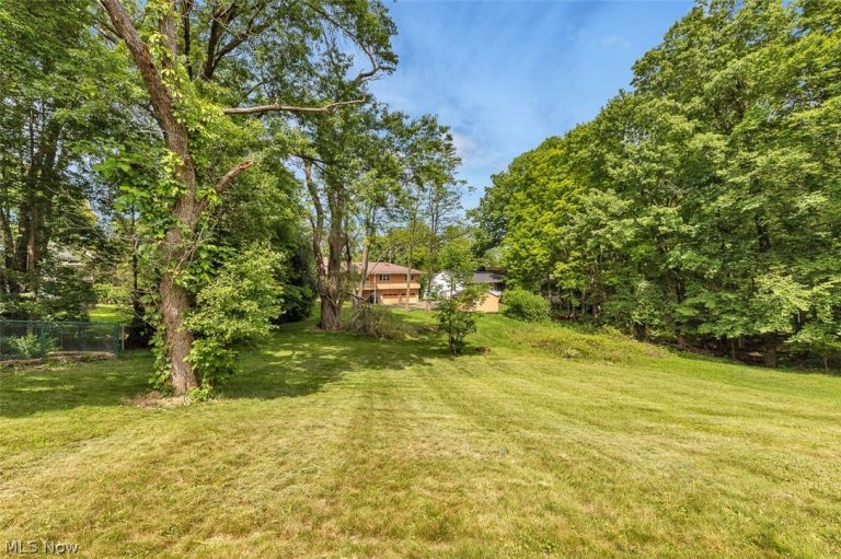 2429 Thurmont Road, Akron, OH - Photo 8