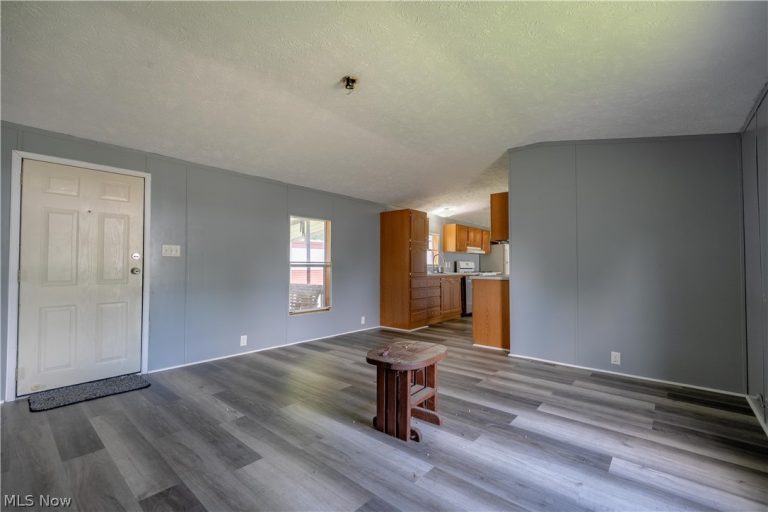 62 Redwood Drive, Beloit, OH - Photo 5