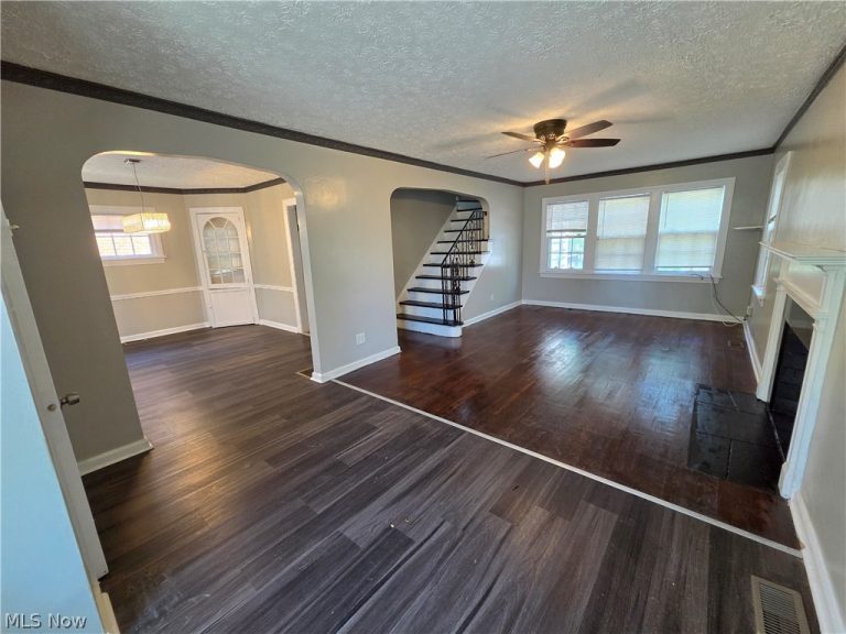 1405 Villa Drive, South Euclid, OH - Photo 2