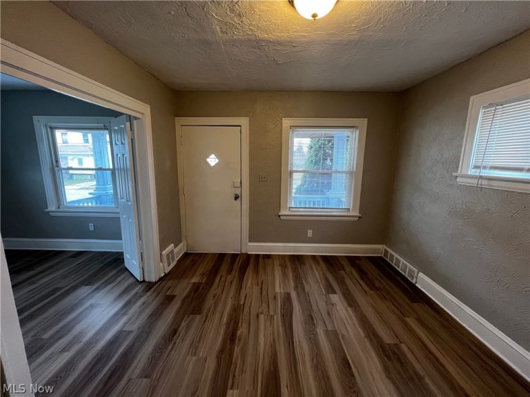 10514 Way Avenue, Cleveland, OH - Photo 8