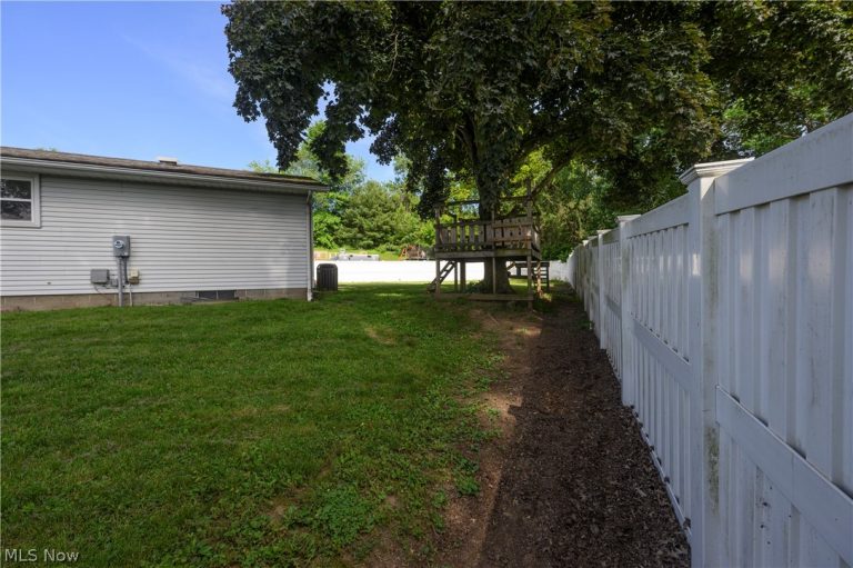 1310 Nottingham Square, Bolivar, OH - Photo 8
