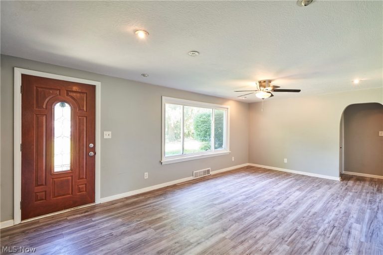 1160 Ivy Street, North Canton, OH - Photo 2