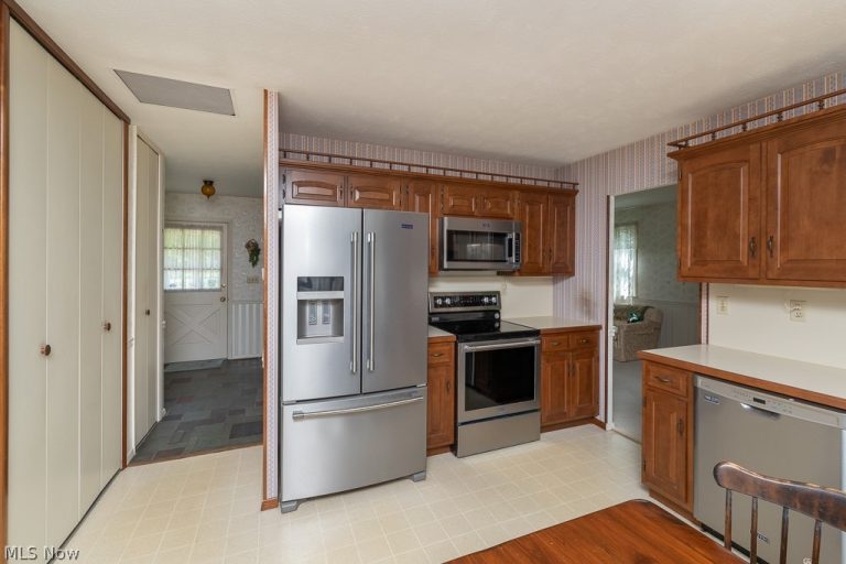 676 Wyleswood Drive, Berea, OH - Photo 5