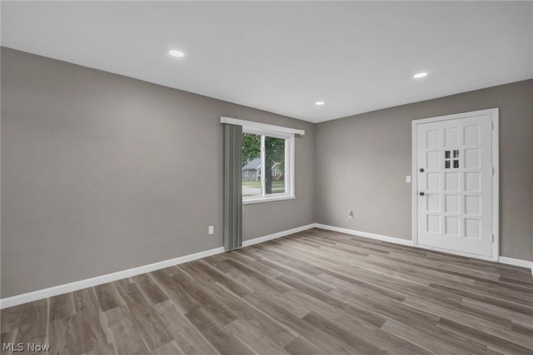 1279 Elmwood Road, Mayfield Heights, OH - Photo 6