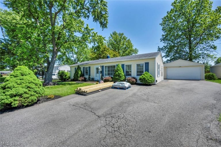 683 Lucille Drive, Elyria, OH - Photo 4