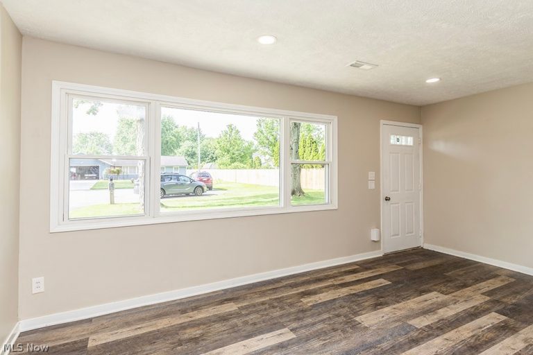 133 Coronado Court, Elyria, OH - Photo 4