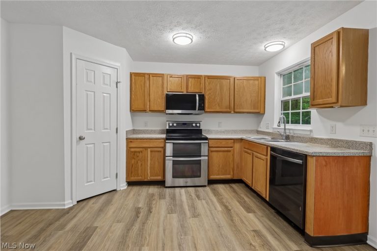 3315 Hidden Brook Drive, Ravenna, OH - Photo 2