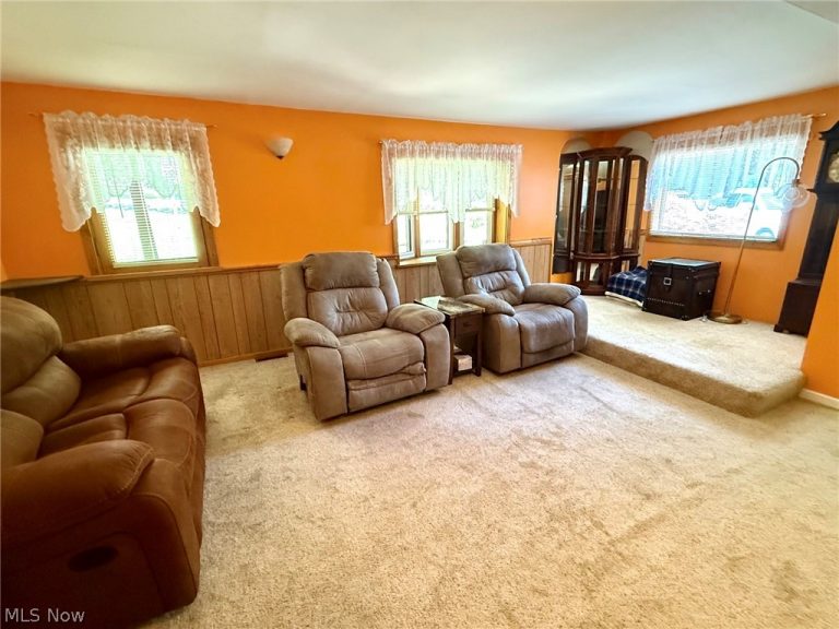 912 Hadley Lane, Marietta, OH - Photo 2