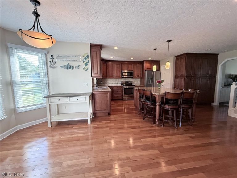 32291 Country Club Drive, Avon Lake, OH - Photo 8