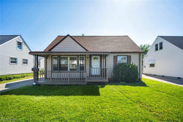 424 308th Street, Willowick, OH - Photo 2