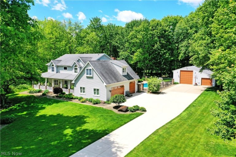6752 Brookhollow Drive, Lordstown, OH, 44481
