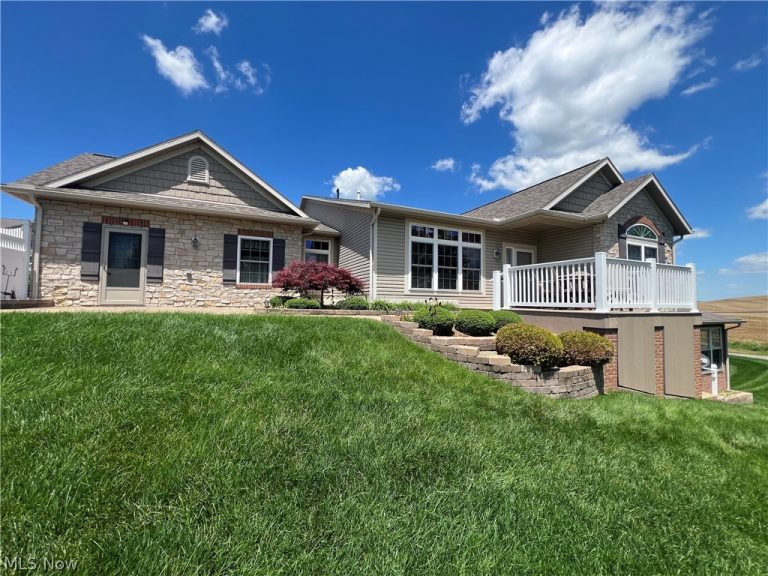203 Heritage Crossing, Sugarcreek, OH - Photo 4