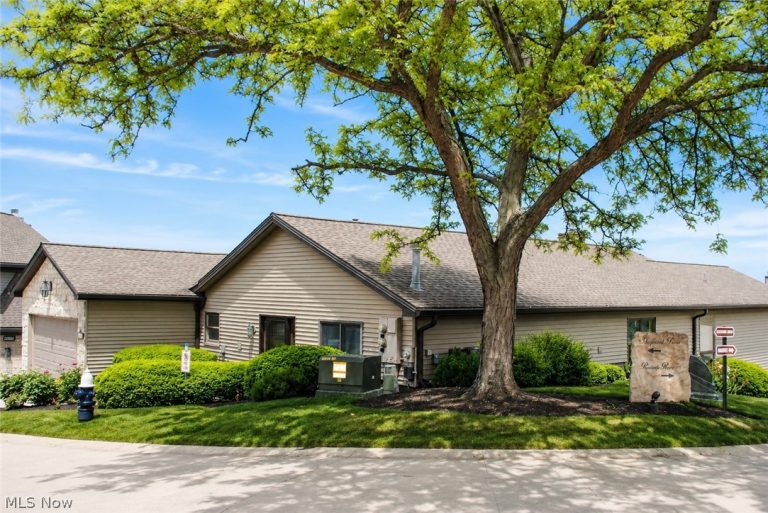 23128 Roberts Run, Bay Village, OH - Photo 4
