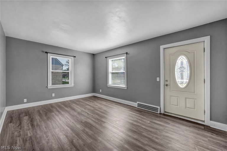 208 Longfellow Street, Elyria, OH - Photo 5