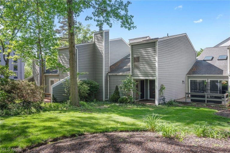 1376 Bobby Lane #32, Westlake, OH - Photo 3