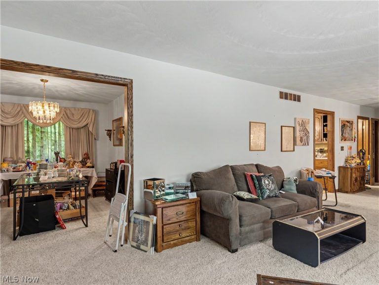 3856 Moonglo Street, Uniontown, OH - Photo 6